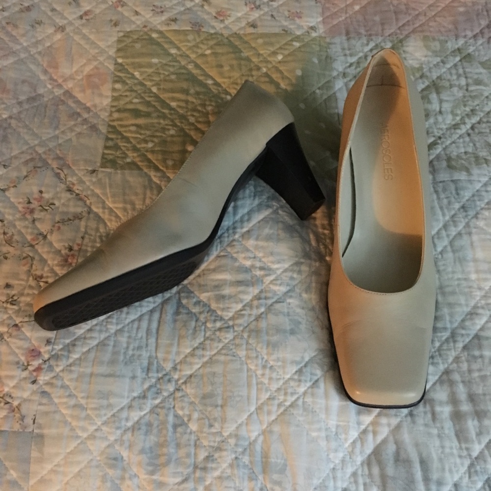 Aerosoles comfort heels size 7.5 Cream